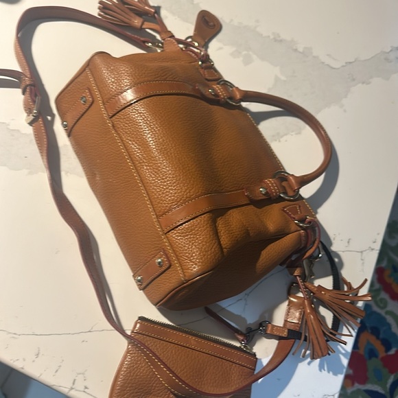 Dooney & Bourke Brown Pebble Leather Handbag & Crossbody w/ wallet & accessories - Picture 5 of 7